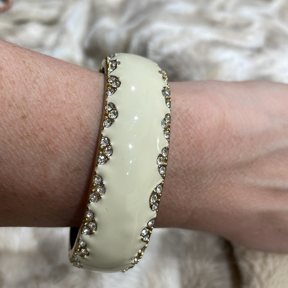 White/cream enamel bracelet with crystals. - Picture 6 of 7